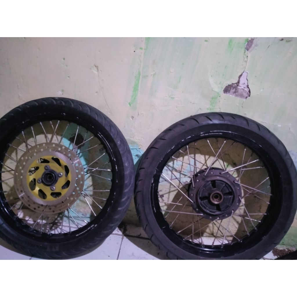 pelek depan belakang motor Yamaha Vixion old TDR. full set ban piringan