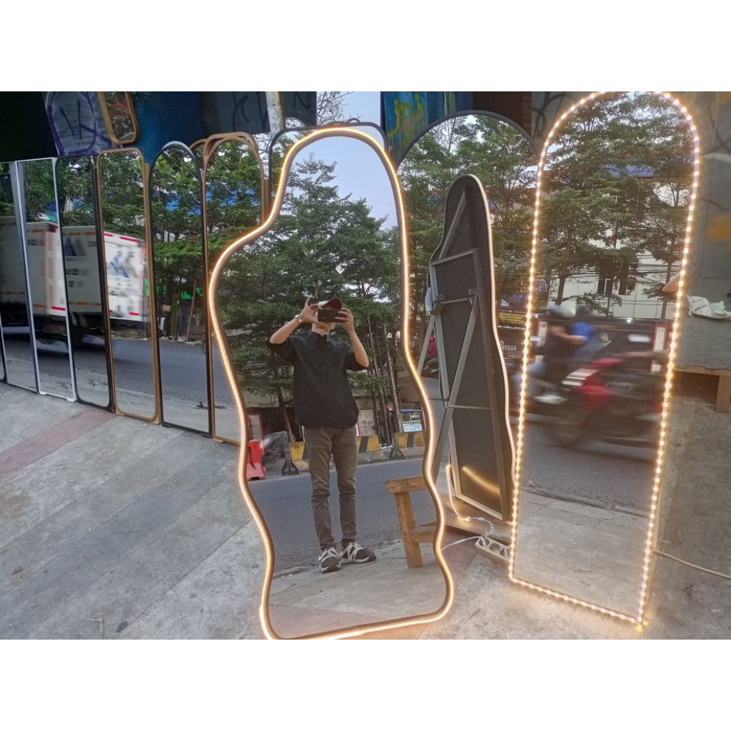 CERMIN FULLBODY CERMIN LED AESTHETIC CERMIN MAKEUP CERMIN GANTUNG CERMIN KACA PIGURA BINGKAI FRAME C
