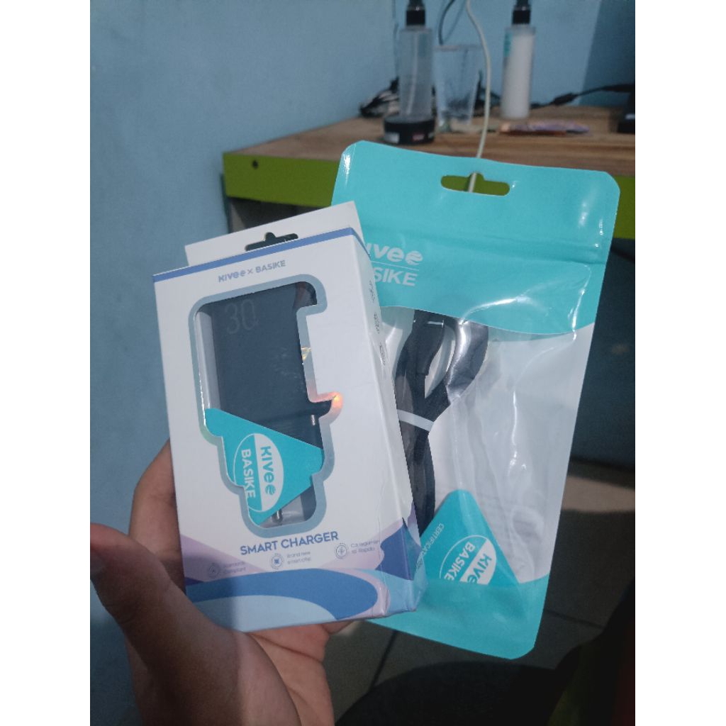 Charger KIVEE 30W dan kabel charger lightning
