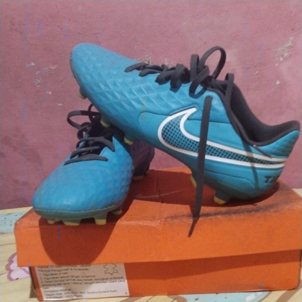 nike Tiempo size 40.5 (second)