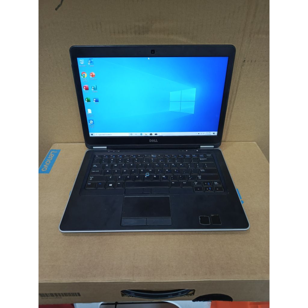 Laptop dell latitude E7440 core i7 gen 4 ram 8 ssd 256 gb dijual seadanya