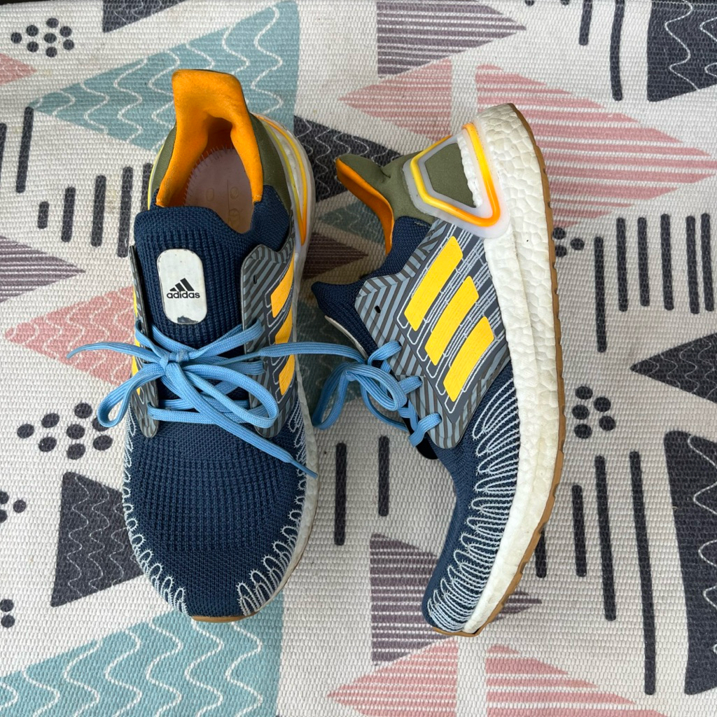 Sepatu Ultraboost 20 DNA Sea City