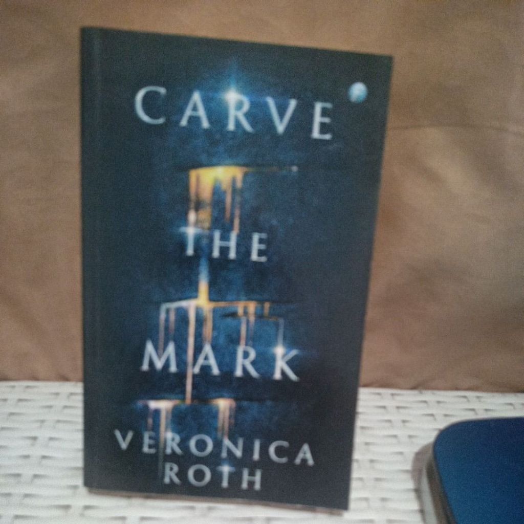 CARVE THE MARK - VERONICA ROTH