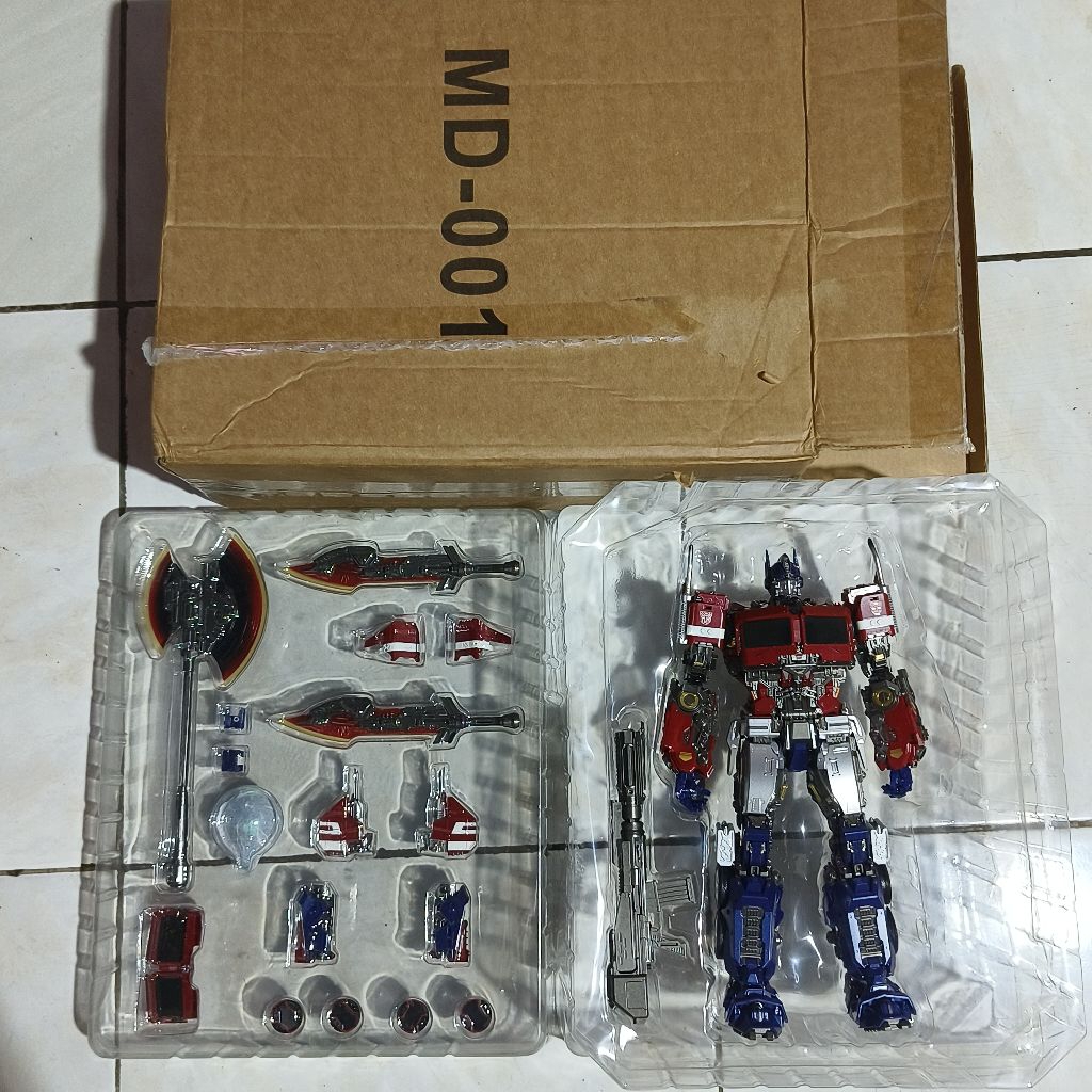 MD 001 optimus prime KO dlx threezero