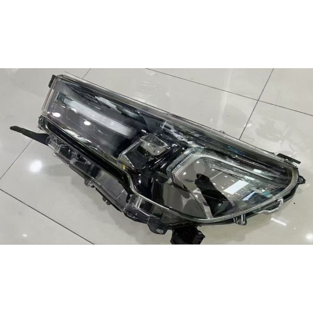 Set Lampu Headlamp Depan Hilux Revo rocco Type V