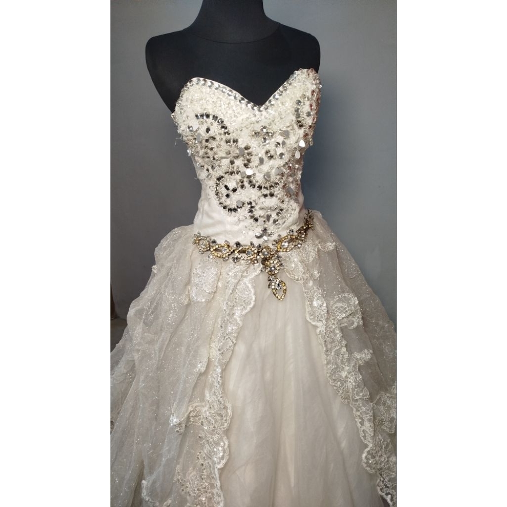 gaun ekor panjang/wedding dress ekor