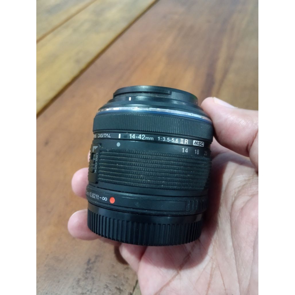 Lensa kit Olympus 14-42mm ii - MINUS