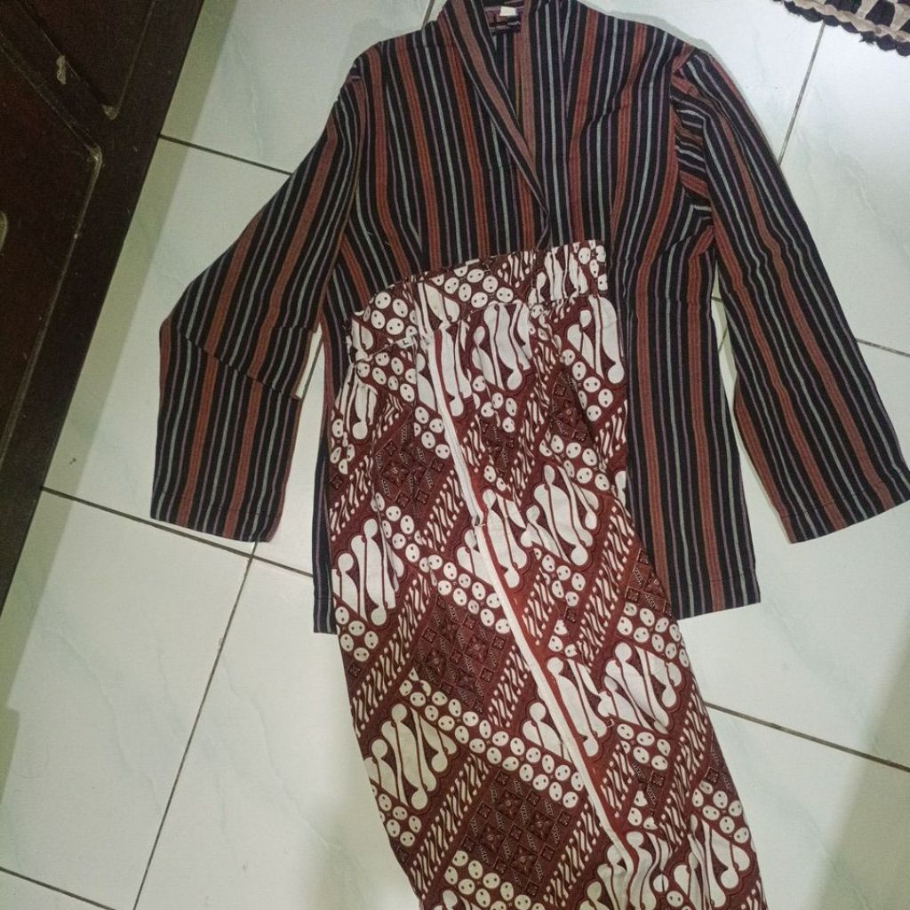 setelan lurik baju lurik anak TK SD kelas 1 preloved