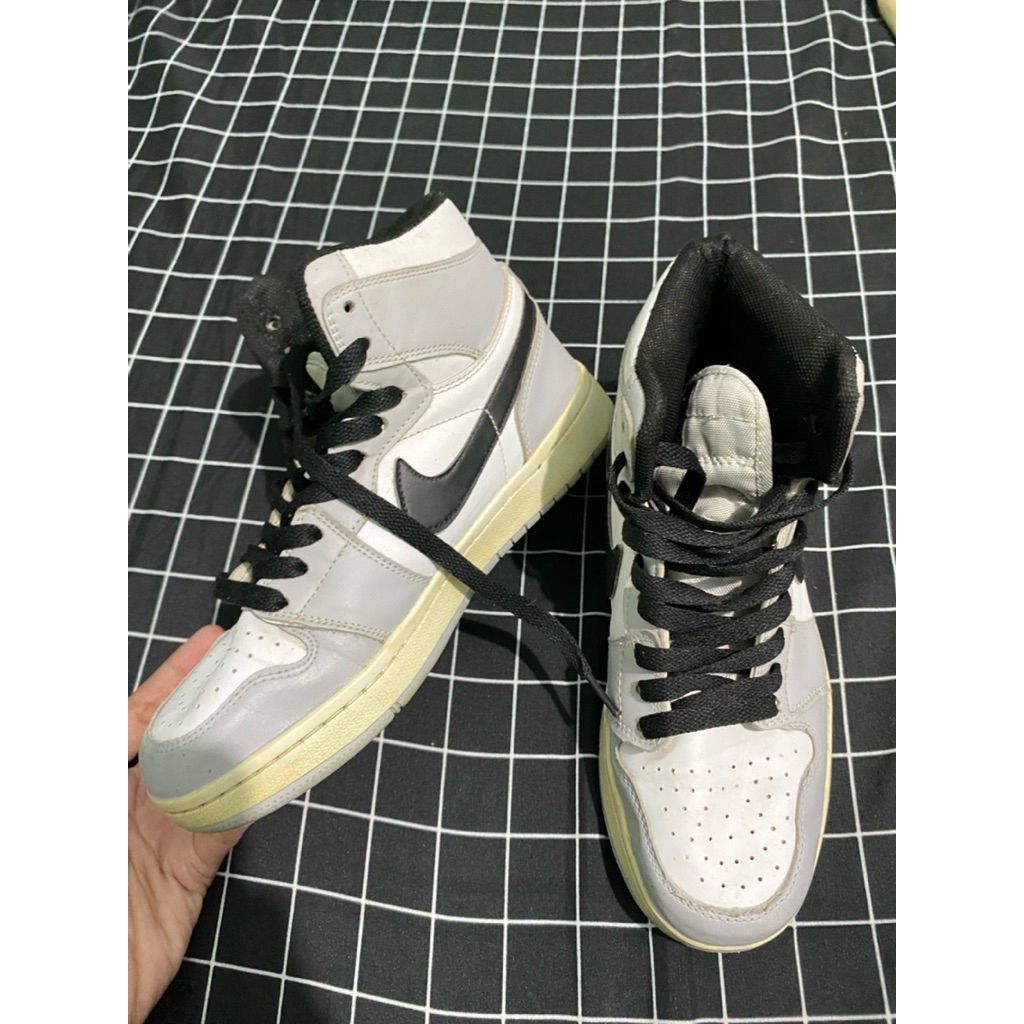 Nike Jordan High Abu Putih Hitam – Size 38 | Preloved