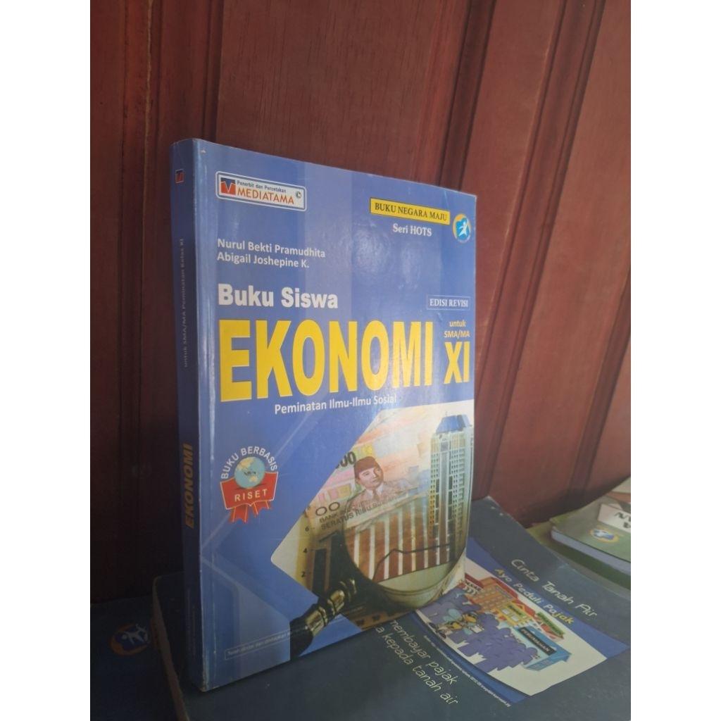 buku ekonomi kelas 11/XI/2 sma ma revisi