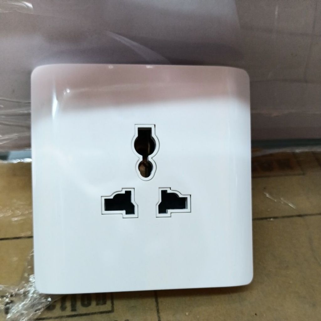 Stop Kontak Universal 13A Ip44