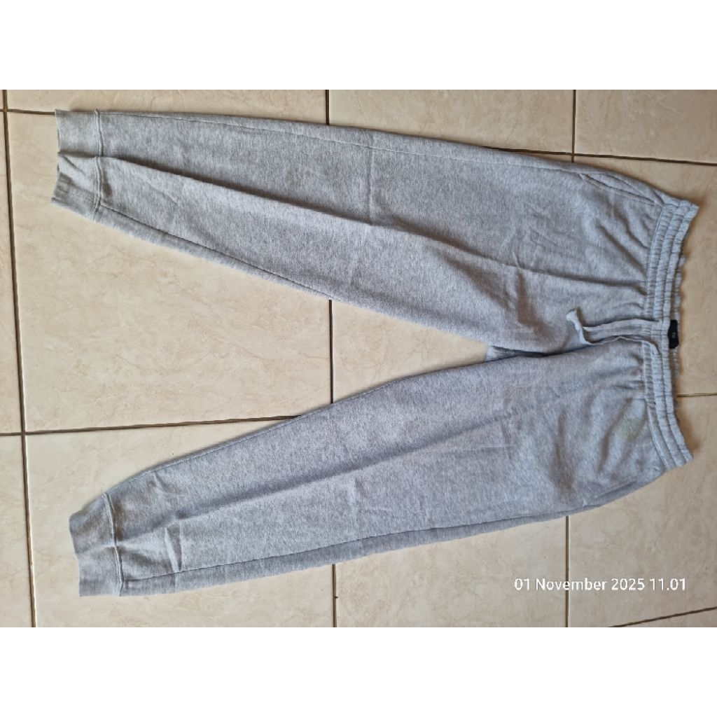 prelove hnm celana jogger pria