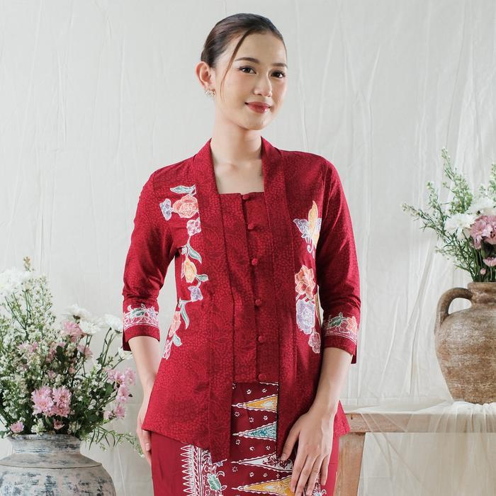 Kebaya Kutubaru Encim Tanahan Batik Naura Lengan 7/8 Meradelima Katun Merah Maroon