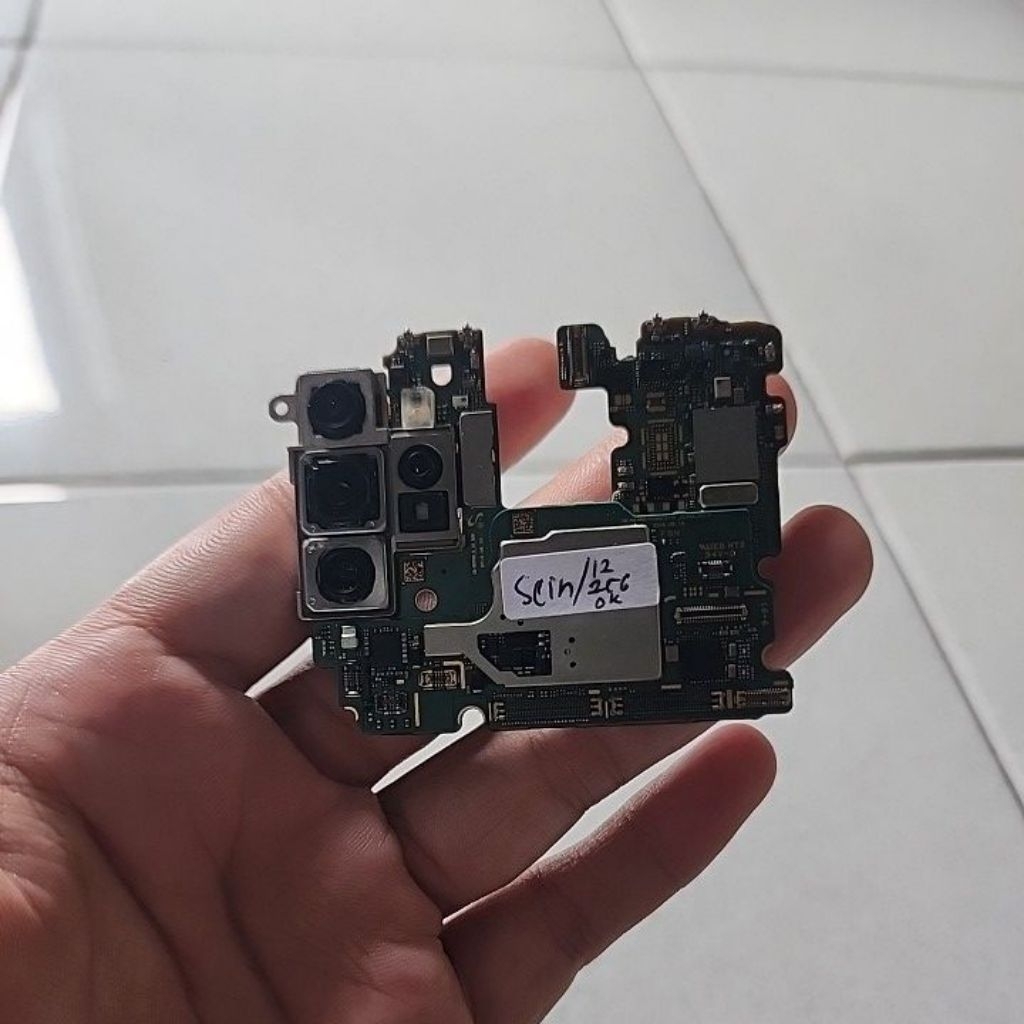 Mesin Samsung Galaxy Note 10plus sein. Ram 12 internal 256Gb