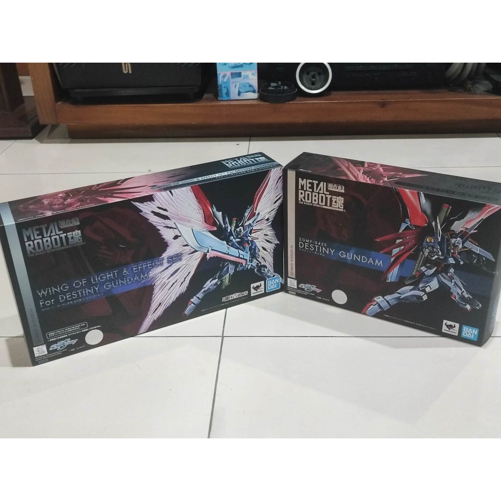 Metal Robot Damashii Destiny Gundam (1st release) + Wing of Light & Effect Parts Set