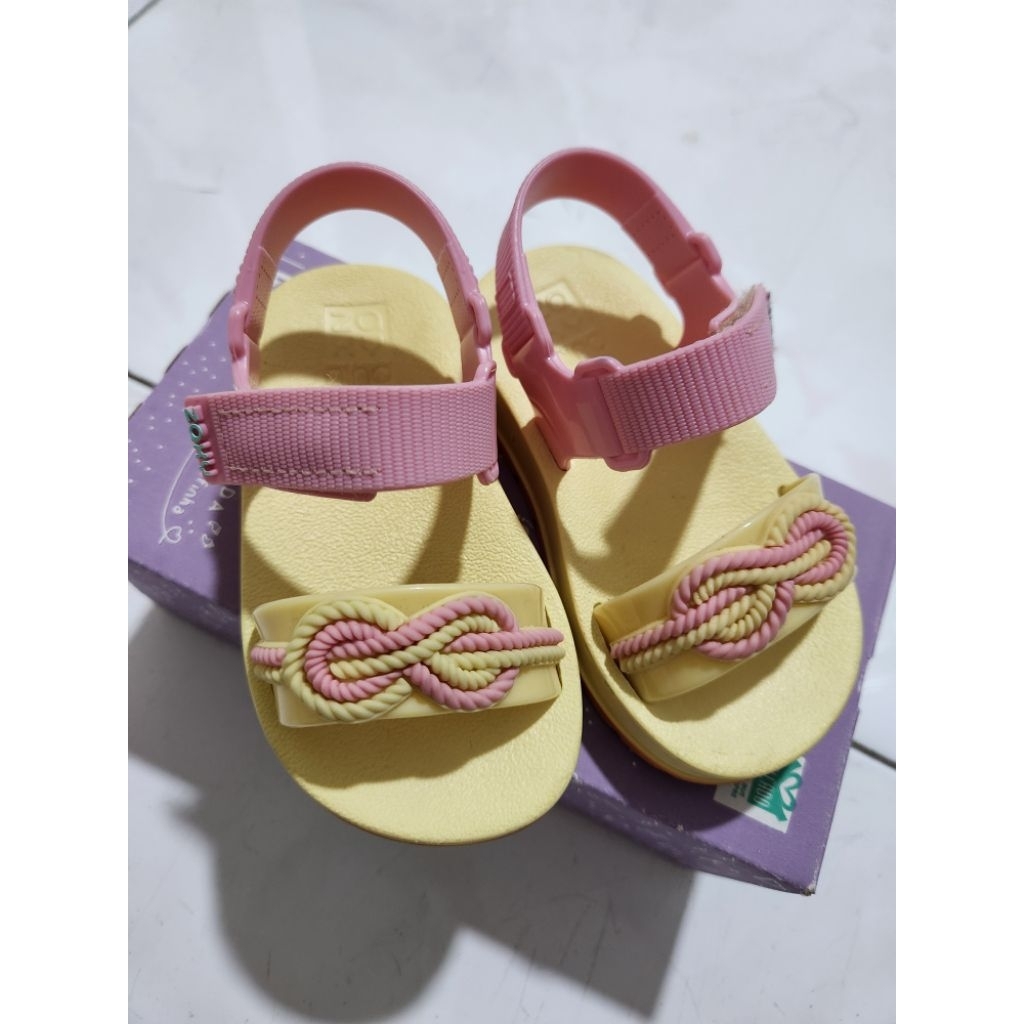 PRELOVED SENDAL SEPATU ANAK ZAXY NINA