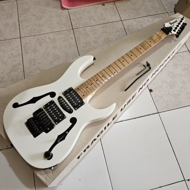 Gitar elektrik ibanez PGM warna putih new