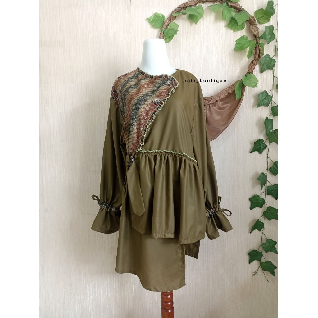 NUTI BOUTIQUE - Kayla Ruffle Blouse Mix Batik | Blouse Batik