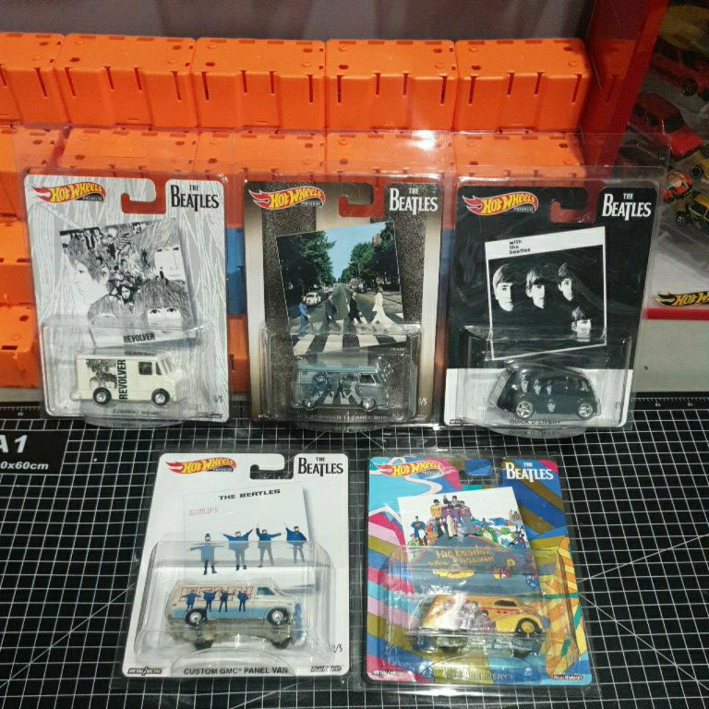 HOTWHEELS SET OF THE BEATLES