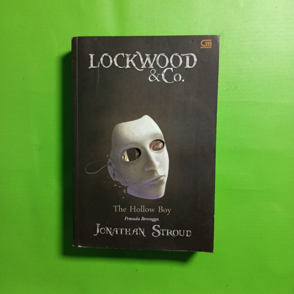 Novel Lockwood & Co. : The Hollow Boy (Pemuda Berongga) - Jonathan Stroud