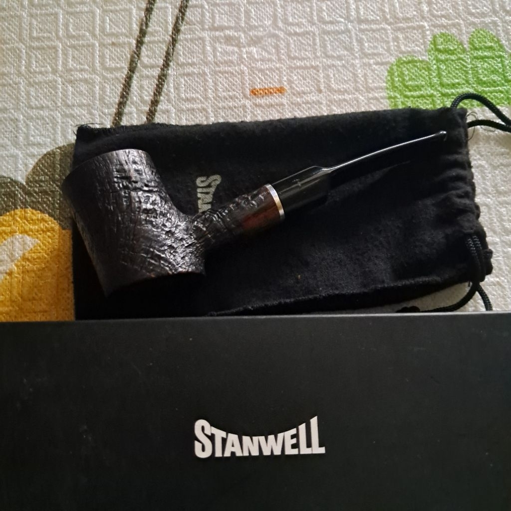 Stanwell Relief 207 Pipa Briar Estate Pipe Cangklong Kayu Antik