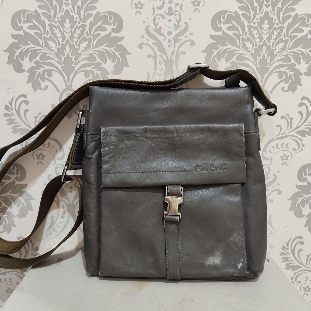 Tas selempang kulit Pierre Cardin preloved