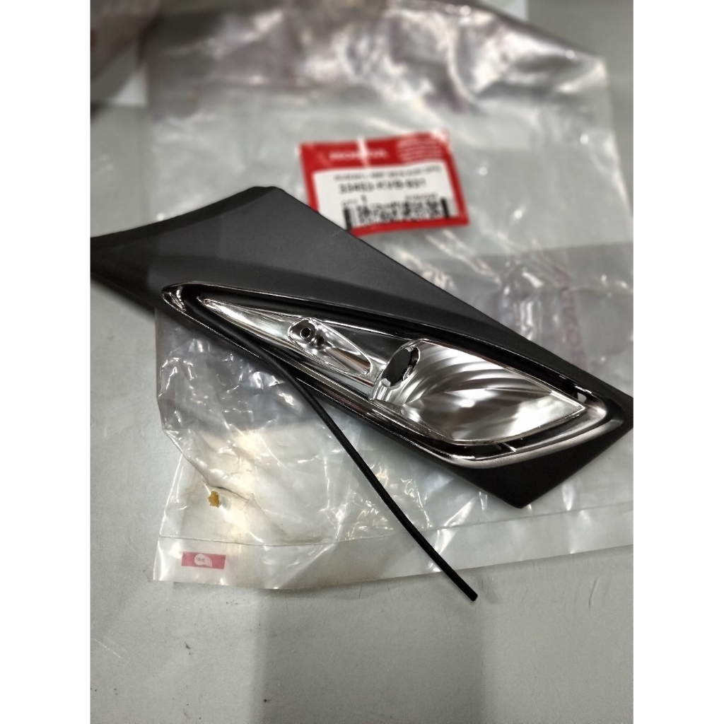 Rumah lampu sein depan kiri untuk motor Vario 110CW number part 33453KVB931