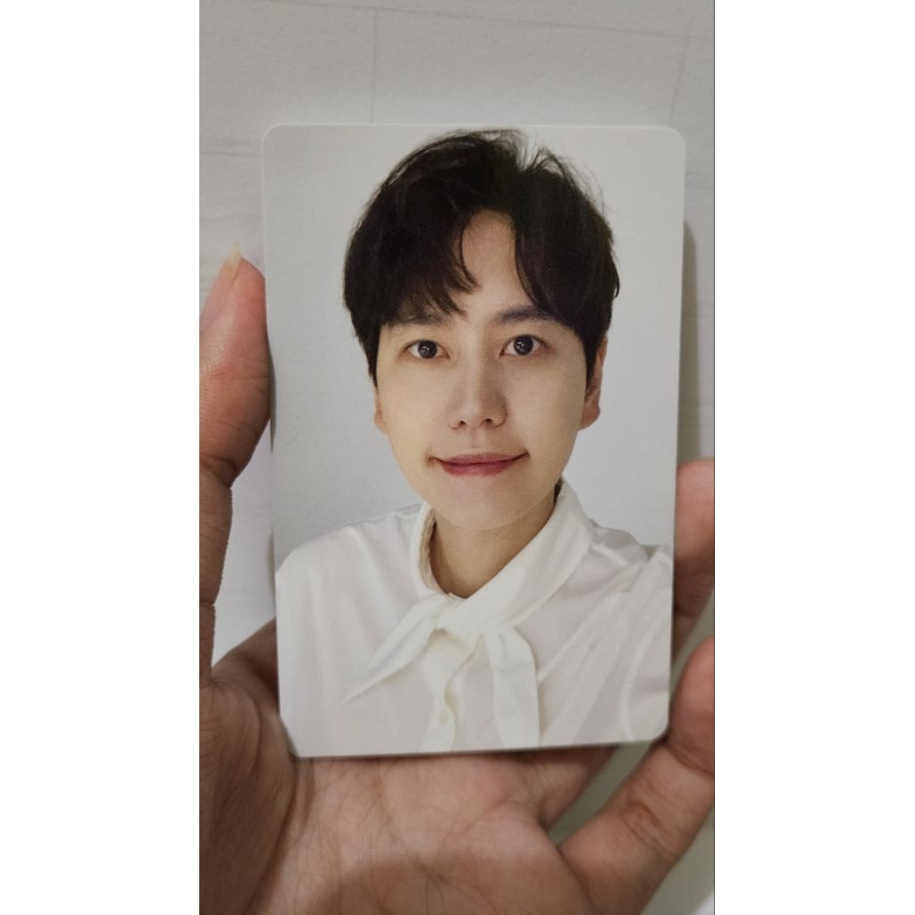 1 SET OFFICIAL KYUHYUN PHOTOCARD DAN CLEAR PHOTOCARD SUPER JUNIOR SEASON'S GREETING 2023