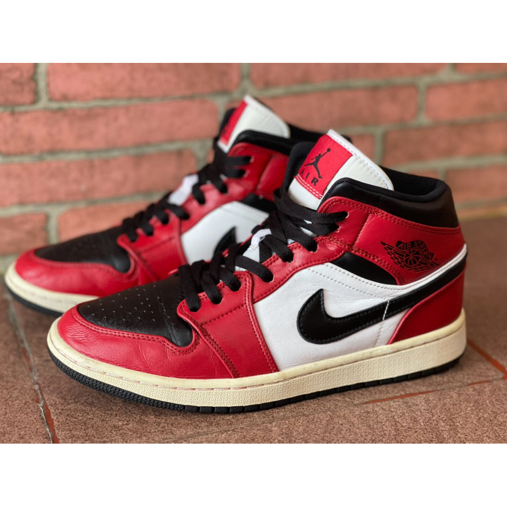 Jordan 1 Mid Chicago Toe