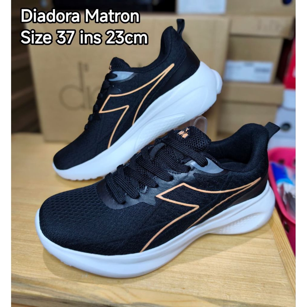 Sepatu Diadora black original