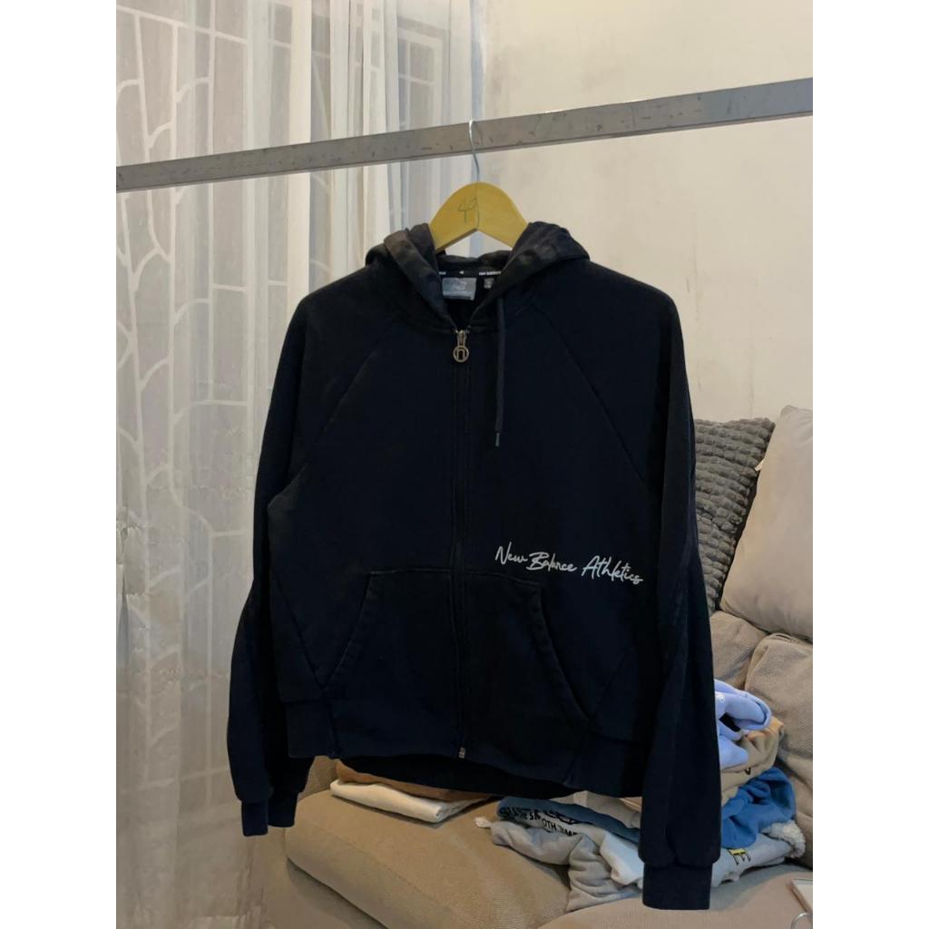 jaket Zipper hitam New Balance