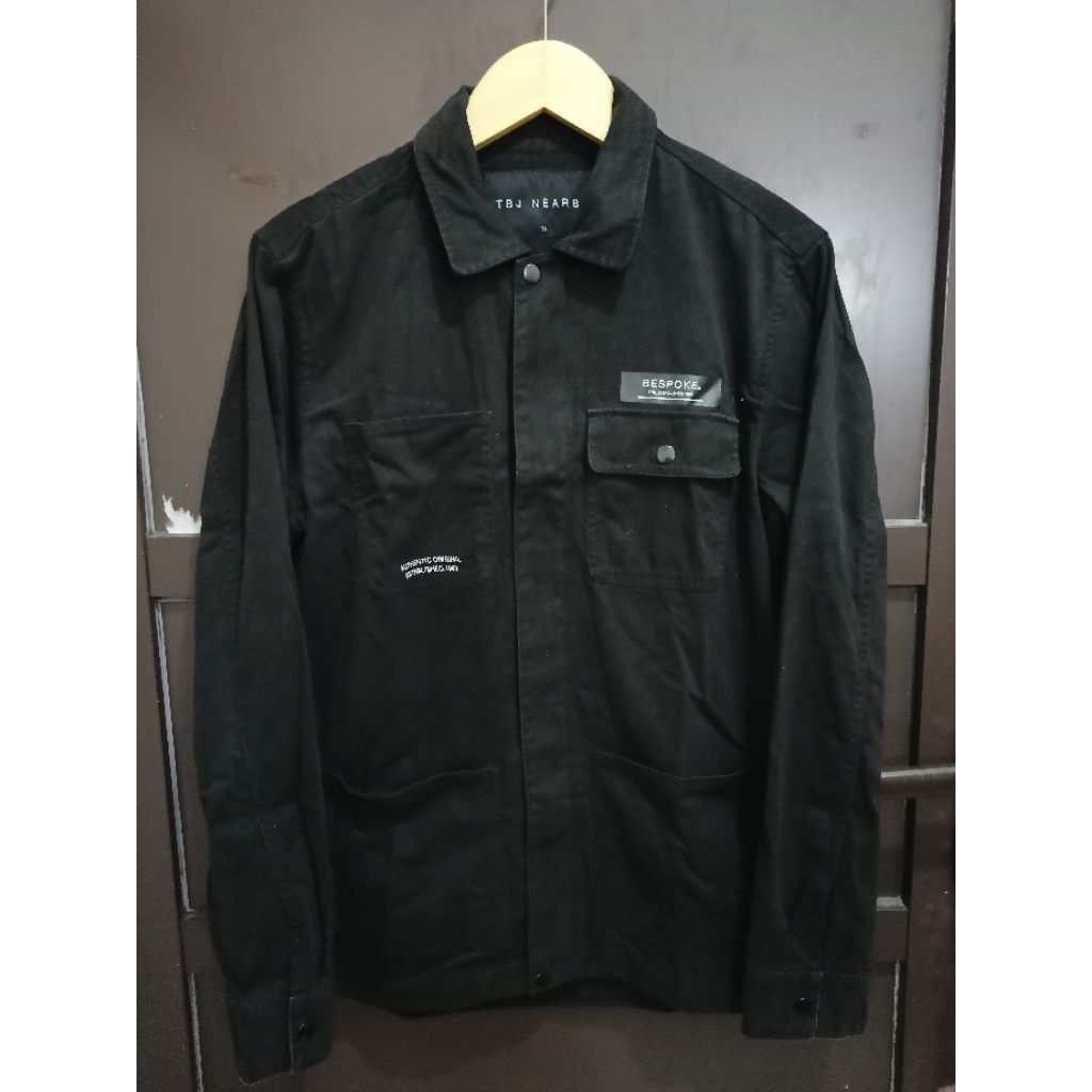 JAKET PARKA MODEL KASUAL WARNA HITAM MEREK TBJ NEARBY SIZE L