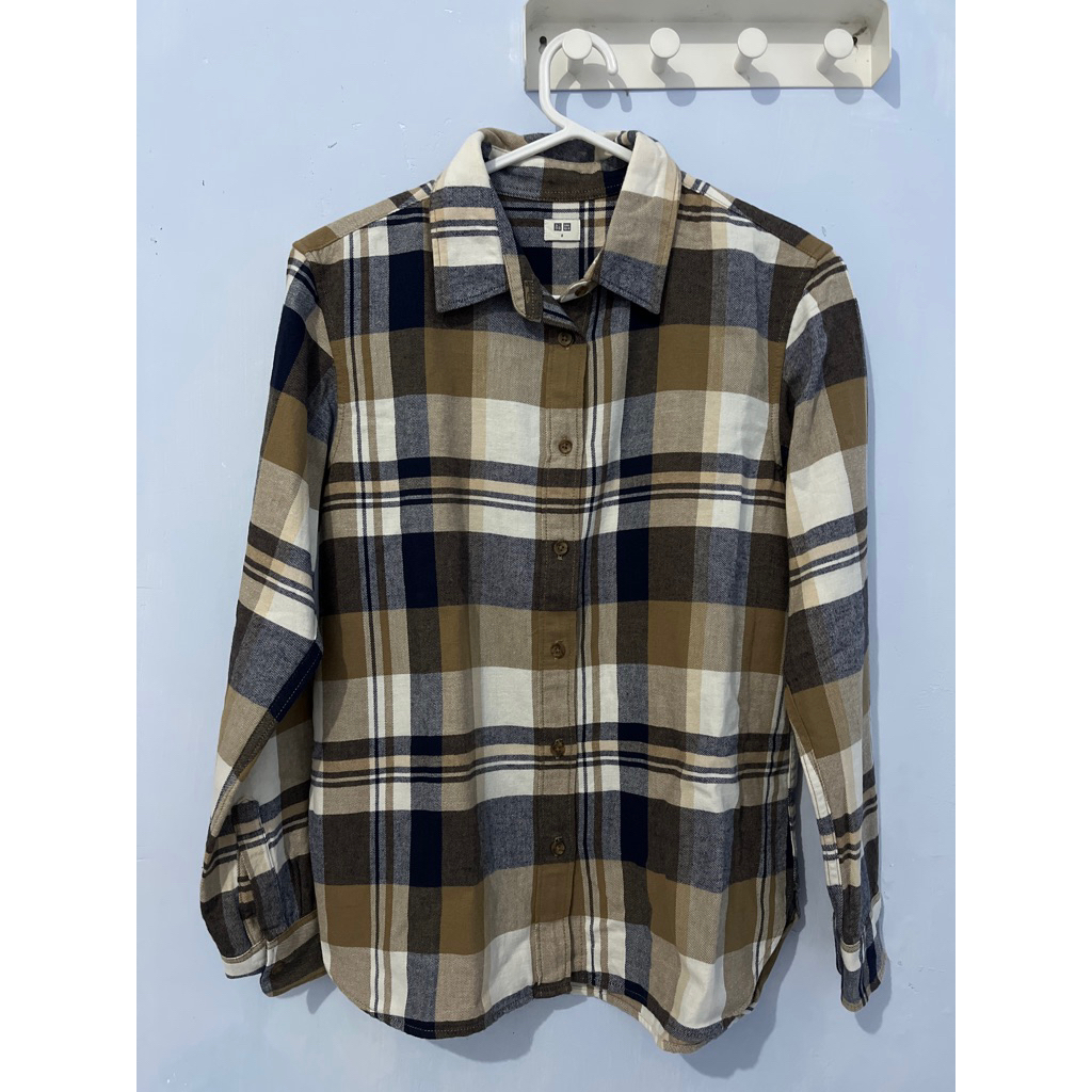 kemeja flanel uniqlo wanita