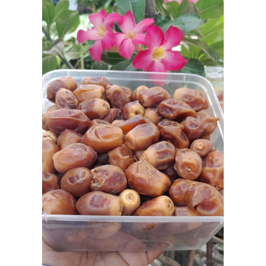 Kurma Zahidi premium date kemasan 1kg