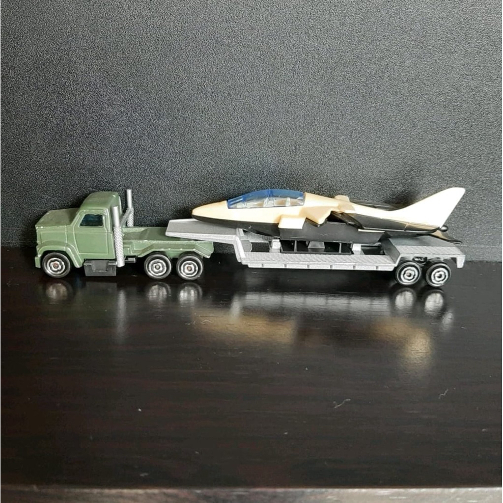Majorette made in France, Military Trailer diecast truck no.312, pesawat bisa retractable wing skala