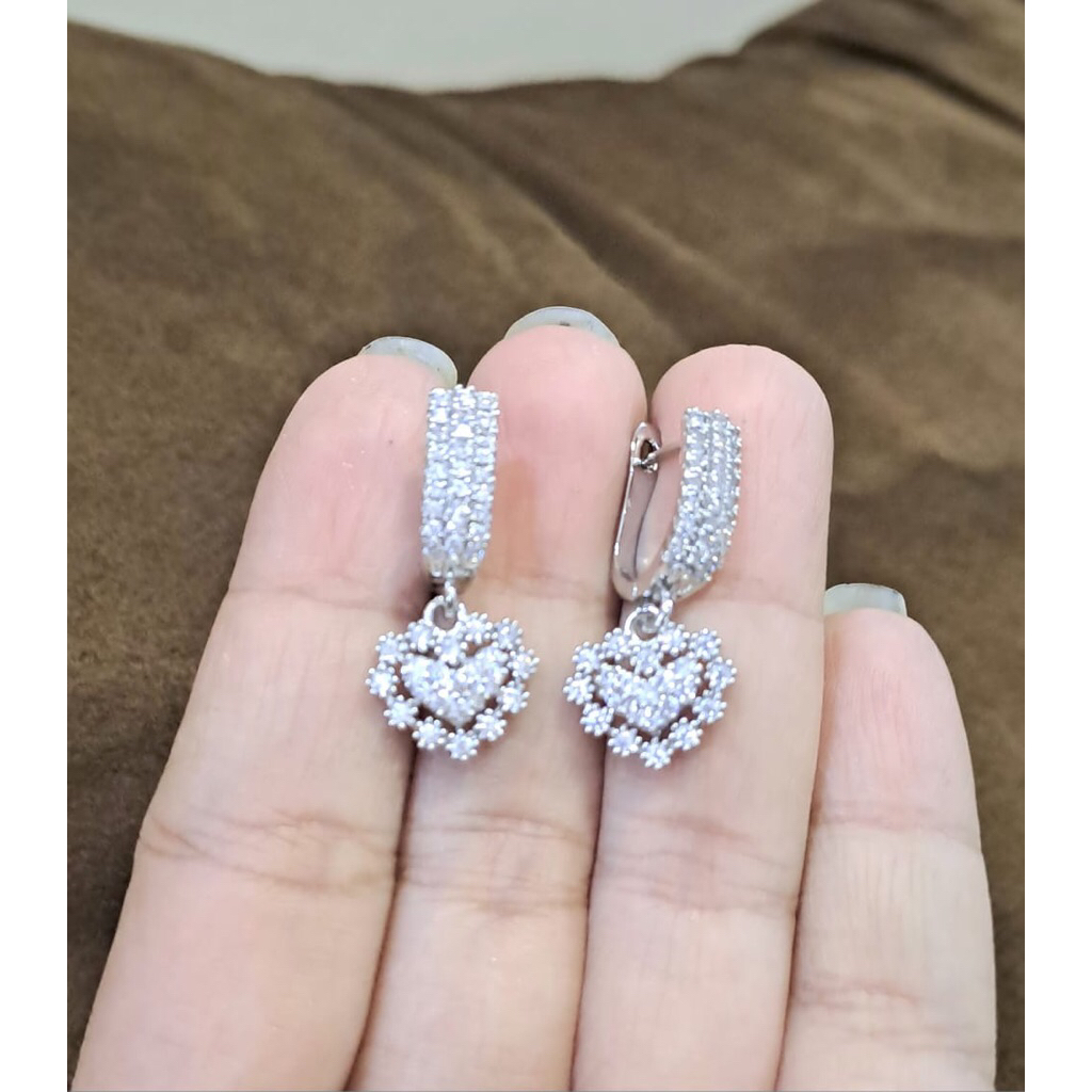 Anting Wanita Love Medan Kristal Berlian Titanium Emas 22K