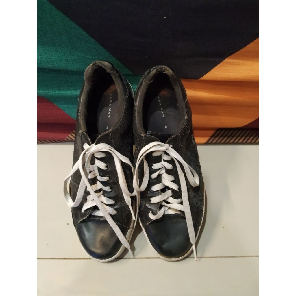 ZaraMan_Hitam_Sneakers