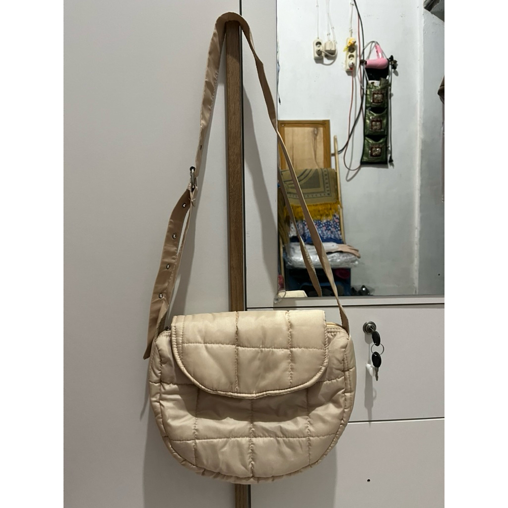 Tas Selempang Wanita Cream
