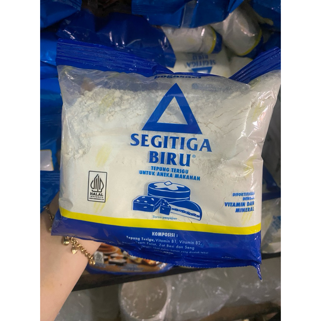 Tepung Terigu Segitiga Biru 500 Gram - Berkualitas Premium, Masa Simpan Panjang, Bonus Sendok