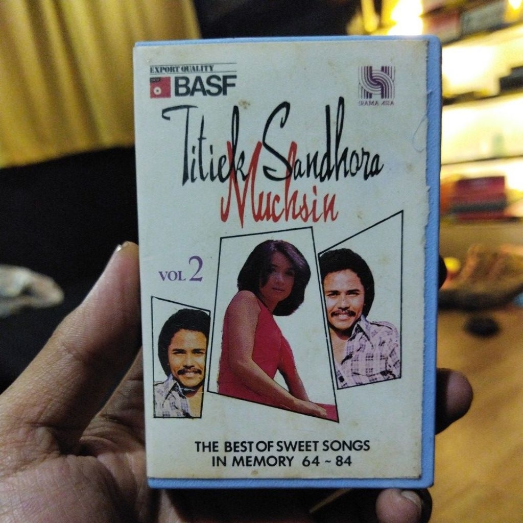 kaset pita titiek sandhora