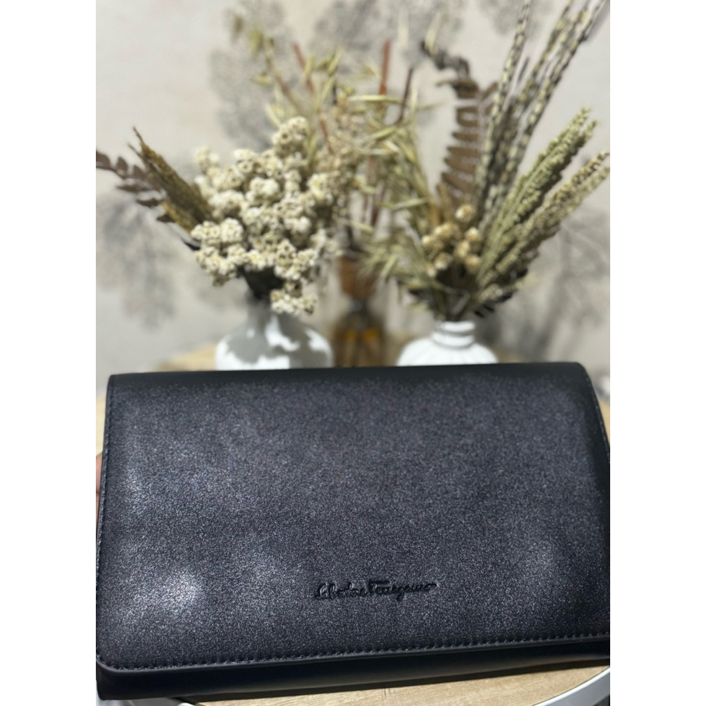 preloved clutch dompet ferragamo