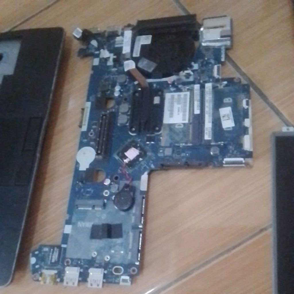 MOBO MOTHERBOARD COPOTAN DELL LATITUDE E6230 CORE I5 HIDUP NORMAL SAMA LCD MINUS TITIK PUTIH MASIH B