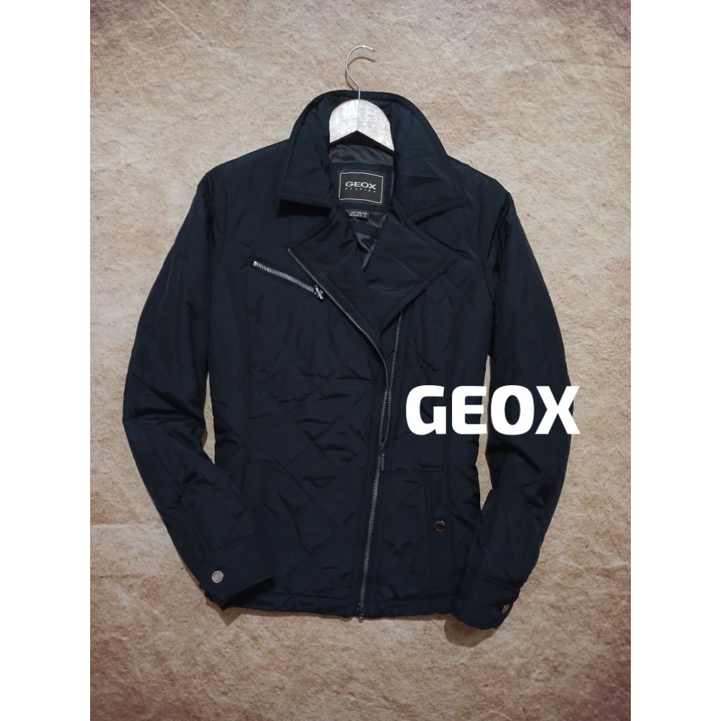 Jaket keren GEOX model pas di badan bekas pakai
