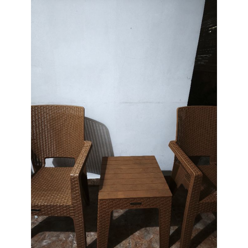 Set Kursi Meja Plastik Rotan Napolly