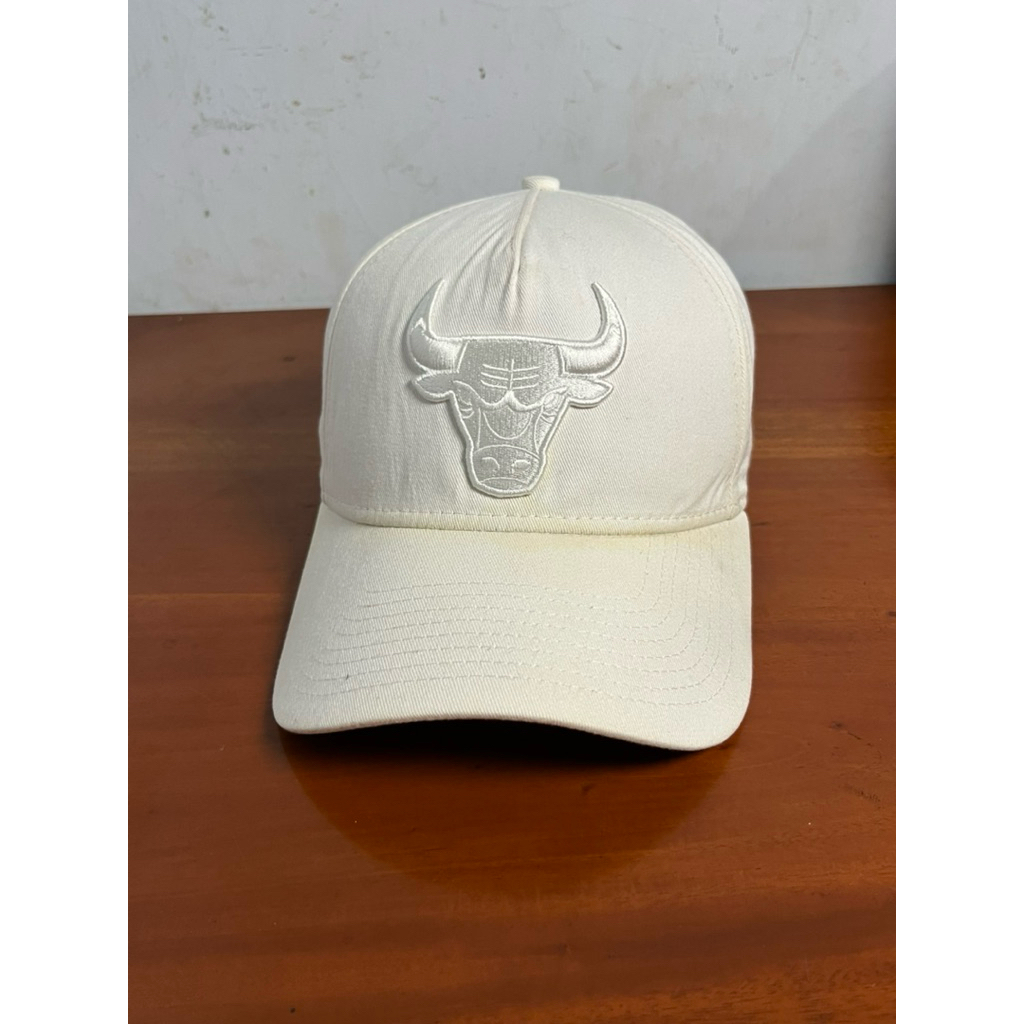 topi new era x nba chicago bulls white on white original second
