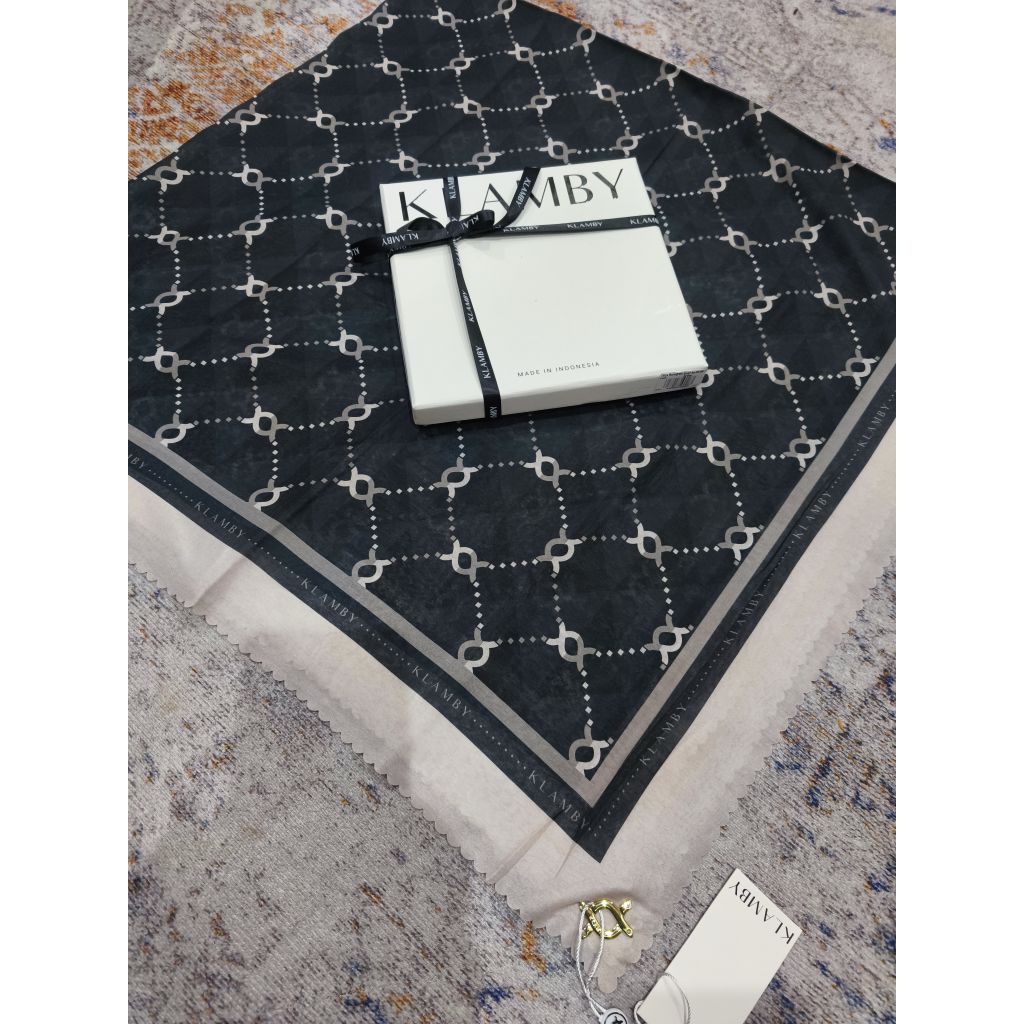 Calya monogram scarf klamby