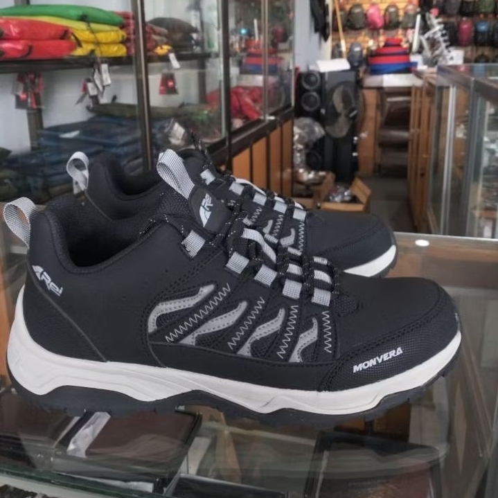 SEPATU AREI MONVERA
