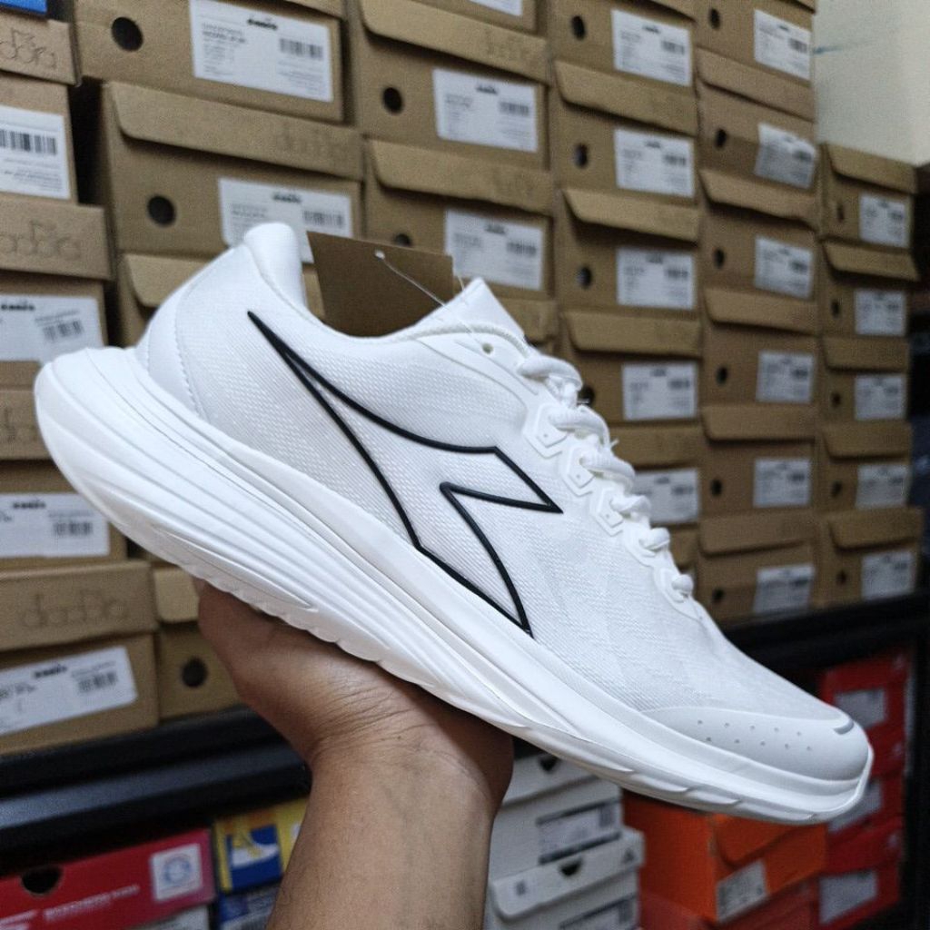 Sepatu Olahraga Running Pria Diadora Nazil White Original Resmi Sport Station