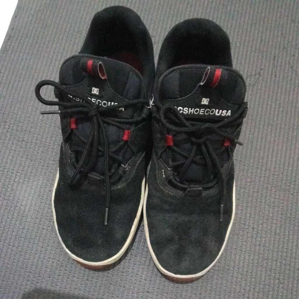 Sepatu DC Hitam
