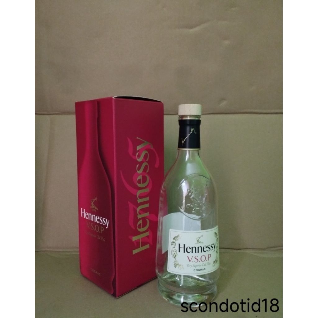 HENNESSY - BOTOL SECOND BOTOL KOSONG(700ML)